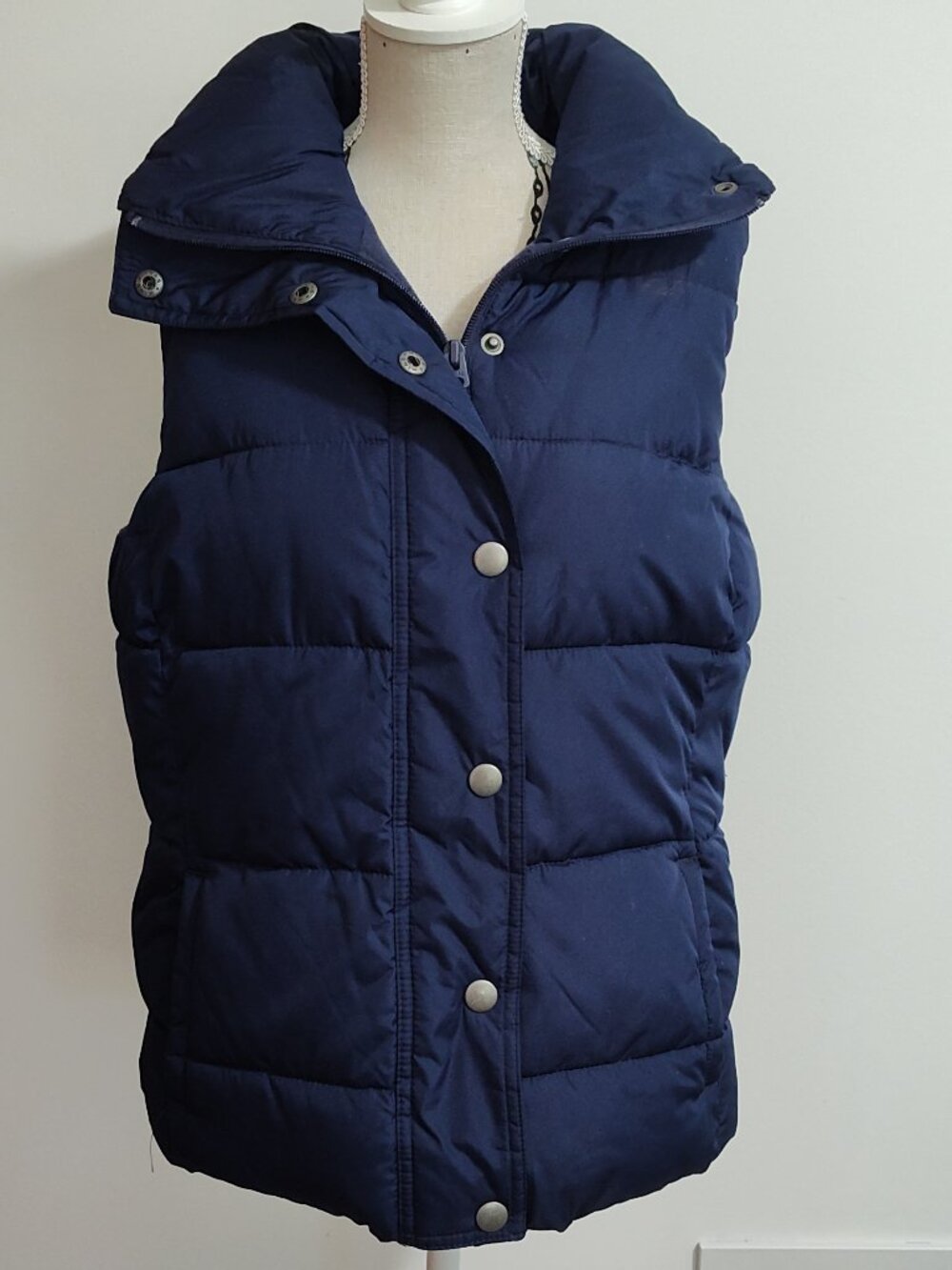 Old Navy navy blue puffer vest, Excellent used condition, size S.